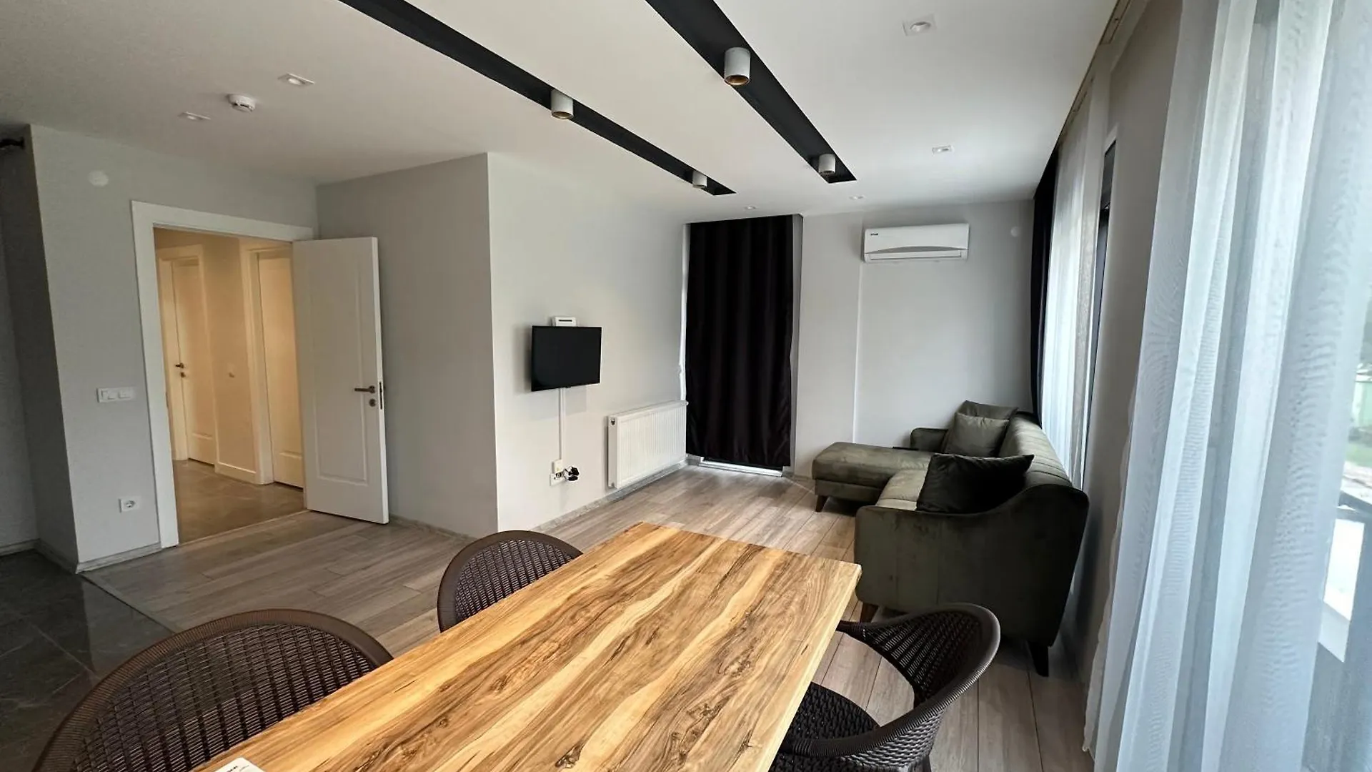 Real Homes Lara Antalya 0*,